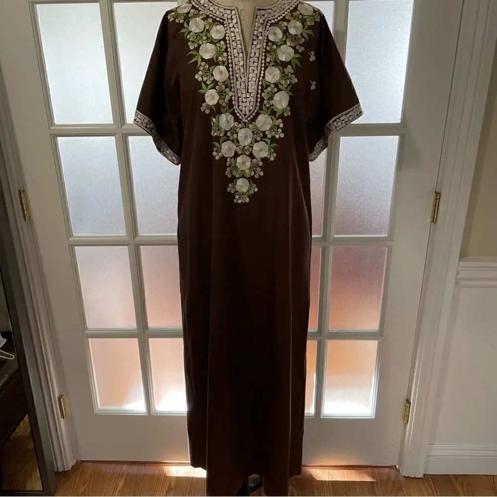 Vintage 1970’s Kaftan Dress Brown w/White & Green Embroidered Flowers Sz-14